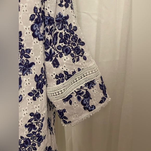 Embroidered blue and white tahari‎ - Picture 5 of 7